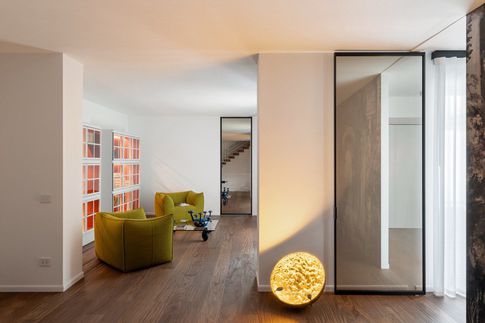 Open Space in stile contemporaneo di 450 di Studiounoarchitettura
