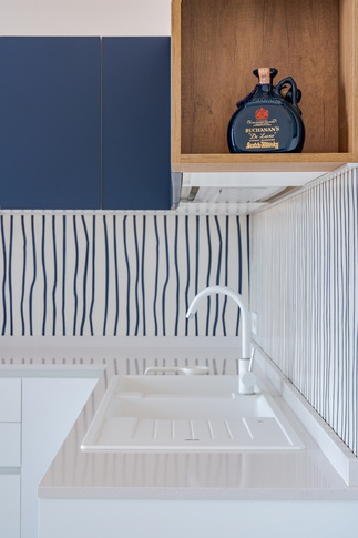 Cucina in stile contemporaneo di 30 di Re-Built Studio