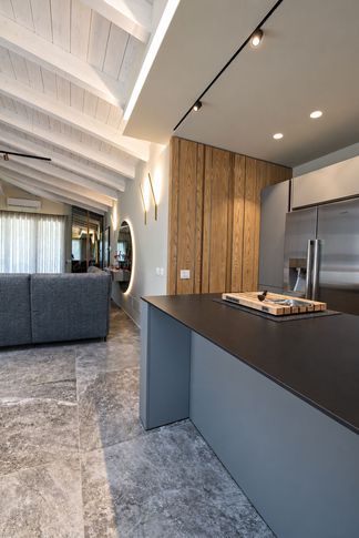 Open Space in stile moderno di 55 di MICHELE VOLPI STUDIO INTERIOR DESIGN
