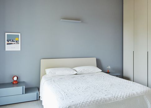 Camera da Letto in stile contemporaneo di 16 di Giulia Dagheti Architetto