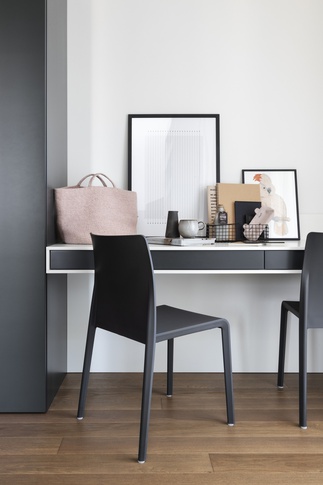 Soggiorno in stile contemporaneo di 30 di Hop!Arch
