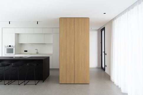Open Space in stile contemporaneo di 70 di valeria ingrao architetto Open Space in stile contemporaneo di 70 di valeria ingrao architetto
