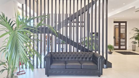 Open Space in stile contemporaneo di 100 di ValentinaZoccoArchitetto