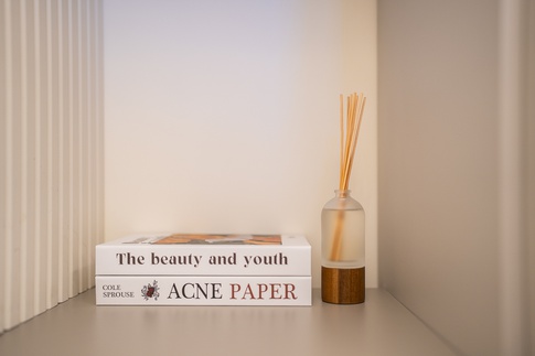 Camera da Letto in stile contemporaneo di 9 di FCInteriorDesignStudio | Camera da Letto in stile contemporaneo di 9 di FCInteriorDesignStudio |