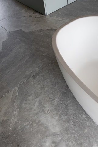 Bagno in stile contemporaneo di 20 di Andrea Benedetti Architetto