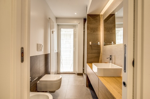 Bagno in stile contemporaneo di 6 di MOB Architects Bagno in stile contemporaneo di 6 di MOB Architects