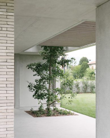 Portico in stile minimal di 40 di Didonè Comacchio Architects