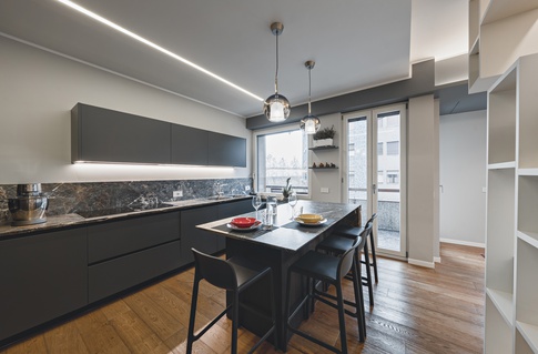 Open Space in stile contemporaneo di 51 di Annalisa Carli Architetto