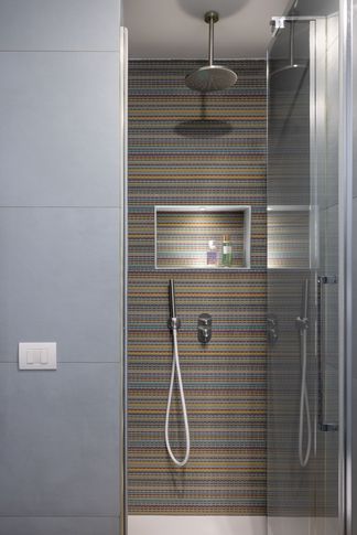 Bagno in stile contemporaneo di 3 di Archifacturing - Sara Cimarelli & Giorgio Opolka