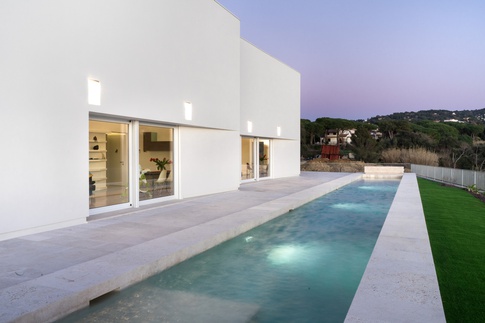 Piscina in stile moderno di 100 di eutropia architettura
