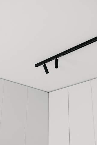 Open Space in stile minimal di 100 di Architetto Michelangelo Todisco Open Space in stile minimal di 100 di Architetto Michelangelo Todisco