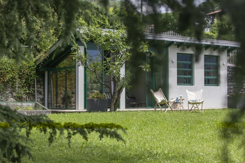 Giardino in stile contemporaneo di 1 di Chantal Forzatti architetto