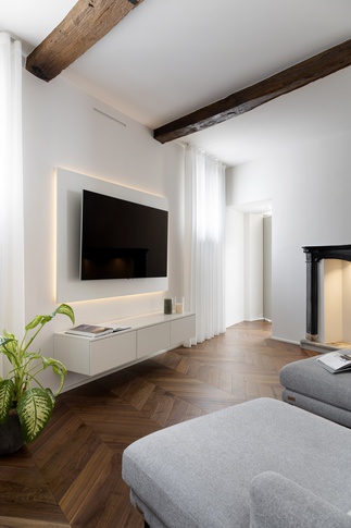 Soggiorno in stile contemporaneo di 20 di Andrea Benedetti Architetto