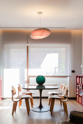 Soggiorno in stile contemporaneo di 90 di FAD Fucine Architettura Design