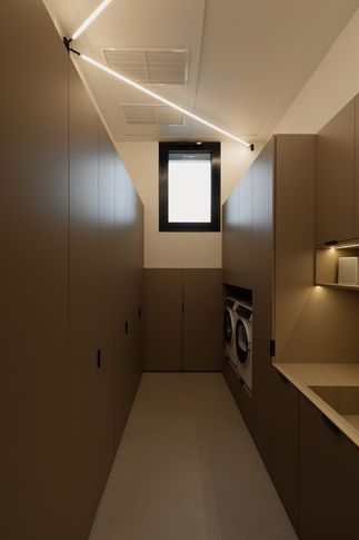 Lavanderia in stile urban di 8 di Simona Fogalesi interior designer
