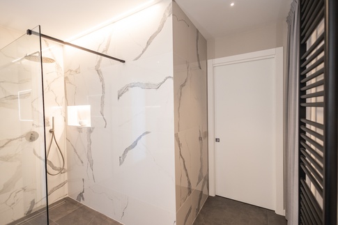 Bagno in stile contemporaneo di 6 di Architetto Zavagnini Daniele