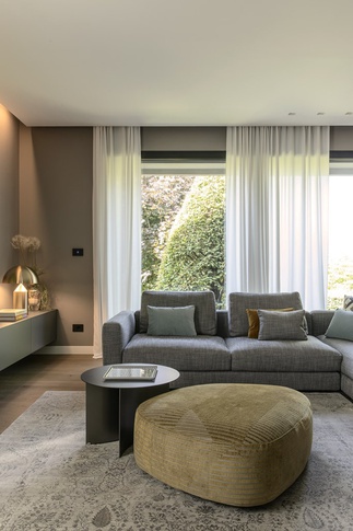 Soggiorno in stile contemporaneo di 50 di Arredamenti Marinoni Soggiorno in stile contemporaneo di 50 di Arredamenti Marinoni