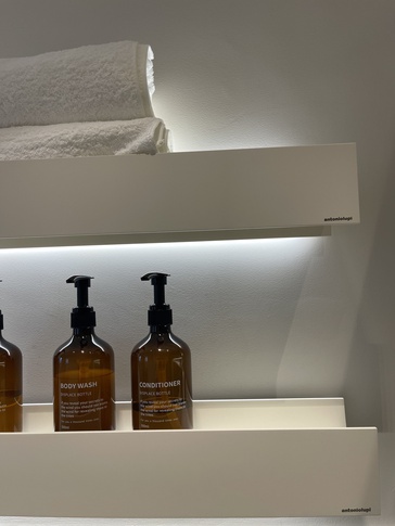 Bagno in stile contemporaneo di 7 di Rosaura D’Alessandro