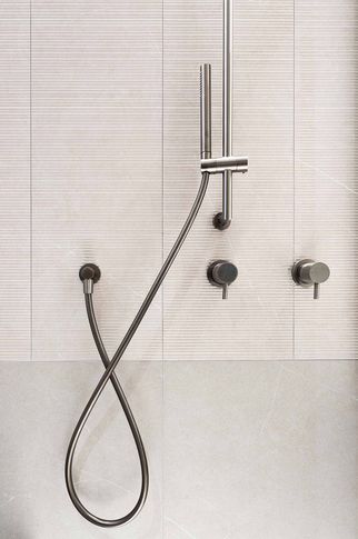 Bagno in stile contemporaneo di 5 di valeria ingrao architetto