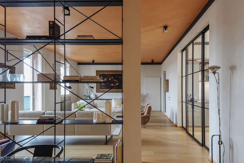 Soggiorno in stile contemporaneo di 80 di Euga Design Studio