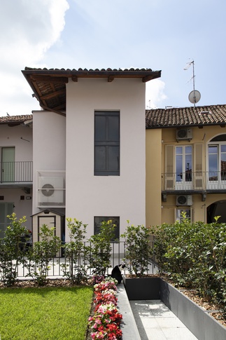 Terrazza in stile contemporaneo di 92 di Studio MAC