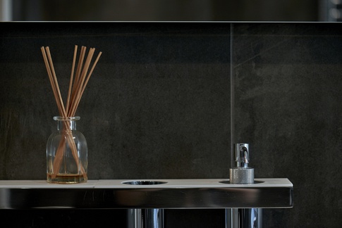 Bagno in stile moderno di 7 di Gruppo Castaldi