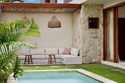 Piscina in stile tropicale di 100 di Riccardo Rubelli Architetto