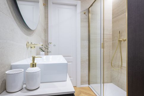 Bagno in stile contemporaneo di 5 di BB1 Architettura & Design