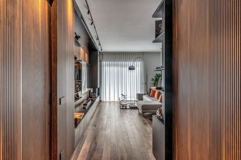 Ingresso in stile contemporaneo di 3 di MOB Architects