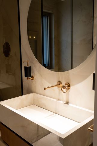 Bagno in stile contemporaneo di 10 di Salvatore Sito Interior Designer