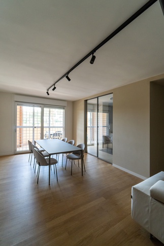 Soggiorno in stile contemporaneo di 20 di LIT-ARCHITECTS