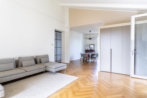 Soggiorno in stile contemporaneo di 45 di Lorenzo Rossi Architetto