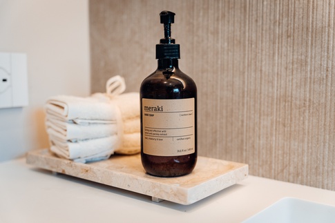 Bagno di Servizio in stile japandi di 4 di Alexandra Designer Bagno di Servizio in stile japandi di 4 di Alexandra Designer