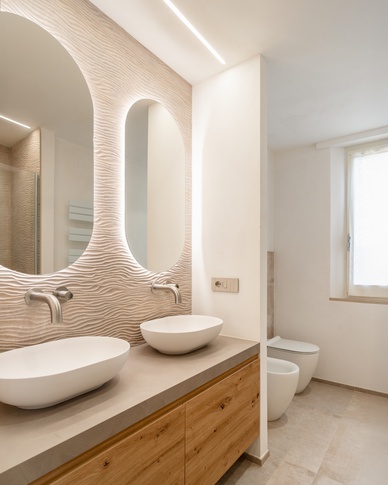 Bagno in stile moderno di 5 di doppiozero interior