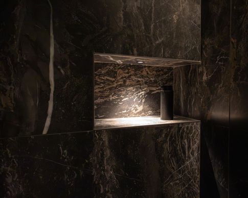 Bagno in stile contemporaneo di 3 di Castelli Sasso architetti