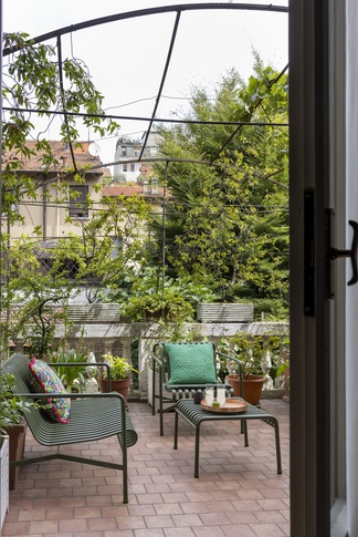 Terrazza in stile contemporaneo di 16 di induestudio