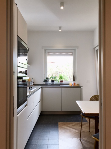 Cucina in stile contemporaneo di 7 di Architetta Marinella Verardi