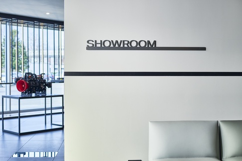 Open Space in stile industriale di 3800 di COLLETTIVO_INVƎRSO