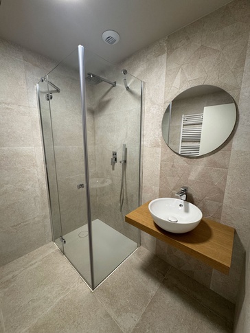 Bagno in stile contemporaneo di 7 di Elena Russo Interiors Bagno in stile contemporaneo di 7 di Elena Russo Interiors