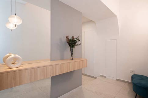 Ingresso in stile contemporaneo di 10 di MANUARINO architettura design comunicazione Ingresso in stile contemporaneo di 10 di MANUARINO architettura design comunicazione