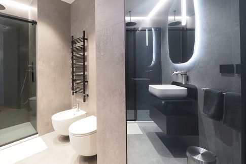 Bagno in stile moderno di 8 di Desearq studio - architettura e interior design