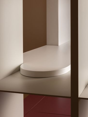 Corridoio in stile contemporaneo di 5 di Paola Sola Architetto
