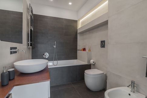 Bagno in stile contemporaneo di 5 di Rossella Fiorillo architetto