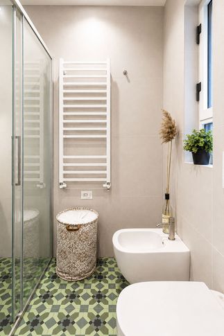 Bagno in stile contemporaneo di 5 di Desearq studio - architettura e interior design