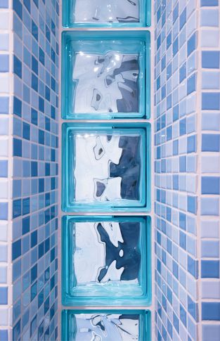 Bagno in stile moderno di 7 di Valentina Solera Architetto