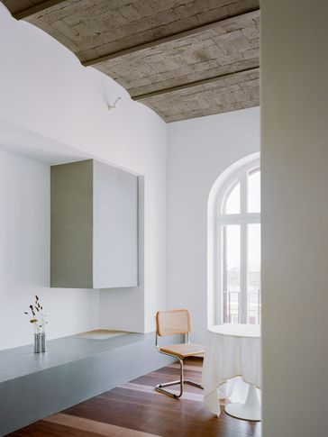 Soggiorno in stile contemporaneo di 24 di Margine