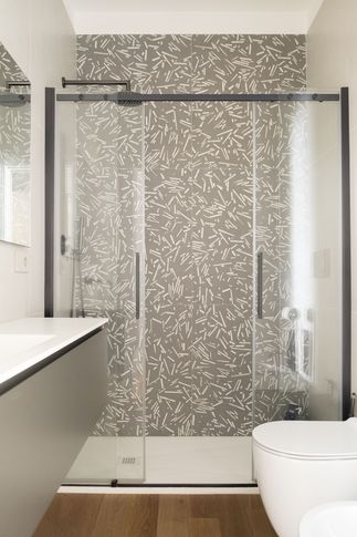 Bagno in stile contemporaneo di 4 di Michela Cordisco Studio