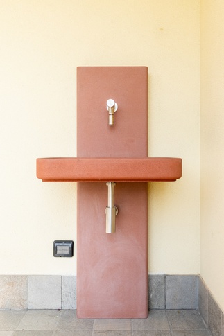 Terrazza in stile contemporaneo di 17 di Mobili Vivarelli S.R.L.