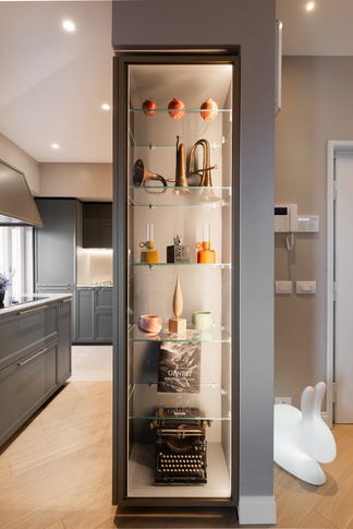 Open Space in stile contemporaneo di 38 di Laura Mapelli Architetto