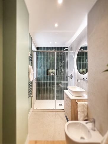 Bagno in stile contemporaneo di 4 di Francesca Macellari